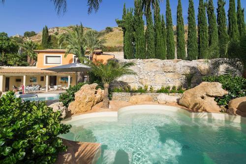 Agrigento Villa Sleeps 14 Pool Air Con Wifi