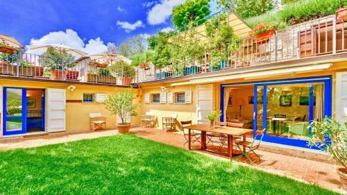 Spoleto Splash/whole Private Village/sleeps 20