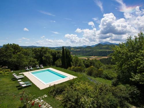 Peaceful Holiday Home In Acqualagna With Swimming Pool
