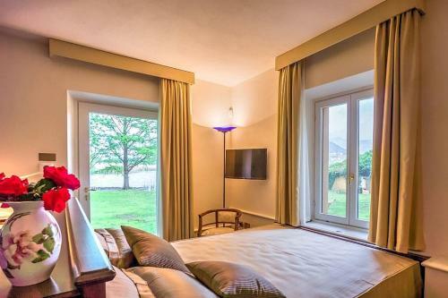 Annone Di Brianza Villa Sleeps 21 With Pool And Air Con