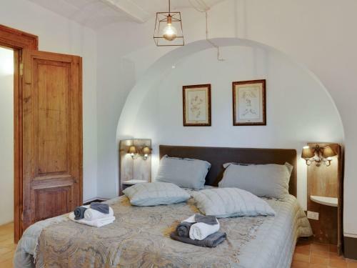 Secluded Apartment In Anghiari With Swimming Pool