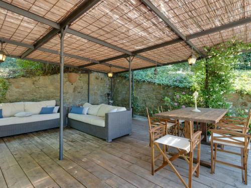 Secluded Apartment In Anghiari With Swimming Pool
