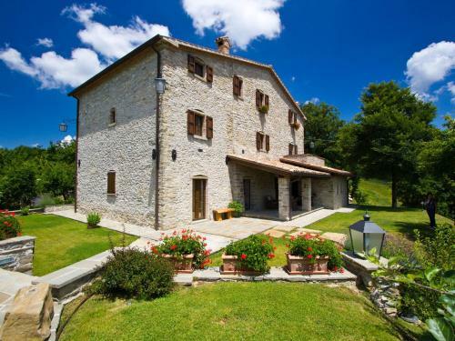Amazing Villa In Apecchio With Swimming Pool