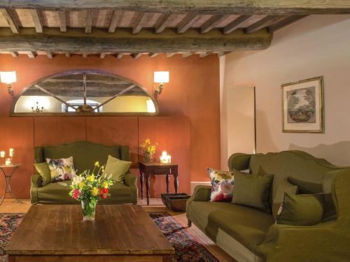 Villa With Private Pool On An Organic Wine Estate