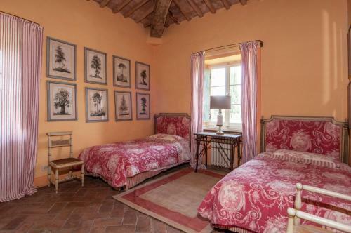 Argiano Villa Sleeps 16 Wifi