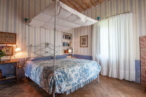 Argiano Villa Sleeps 16 Wifi
