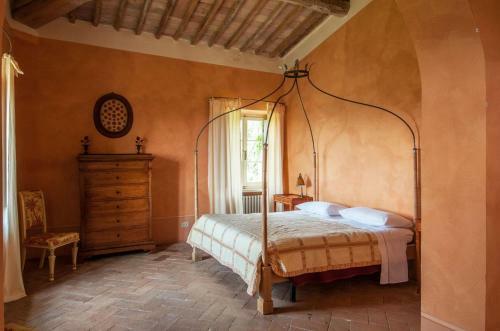 Argiano Villa Sleeps 16 Wifi