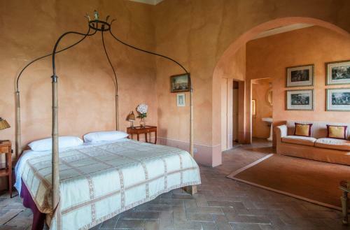 Argiano Villa Sleeps 16 Wifi