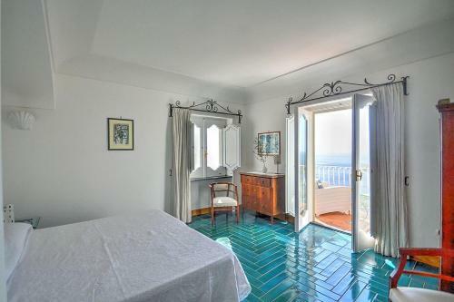 Arienzo Villa Sleeps 12 With Pool And Air Con