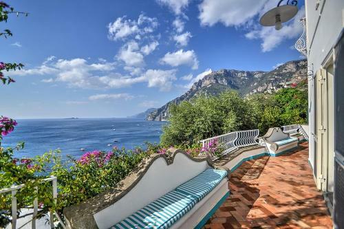 Arienzo Villa Sleeps 12 With Pool And Air Con