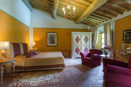 Badia Cantignano Villa Sleeps 12 With Pool And Air Con