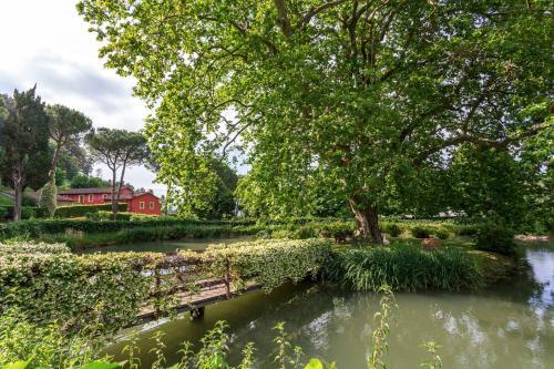 Badia Cantignano Villa Sleeps 12 With Pool And Air Con
