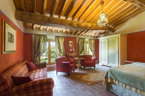 Badia Cantignano Villa Sleeps 12 With Pool And Air Con
