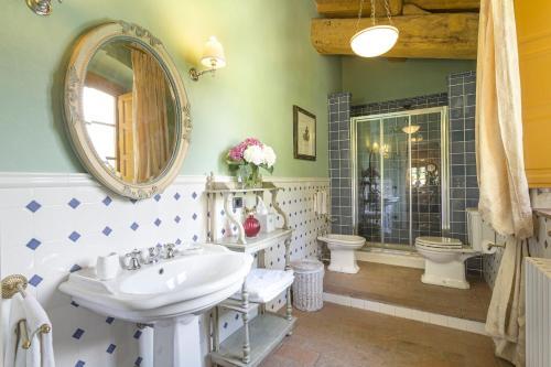 Badia Cantignano Villa Sleeps 12 With Pool And Air Con