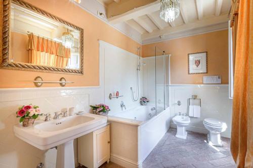 Badia Cantignano Chateau Sleeps 24 With Pool And Air Con