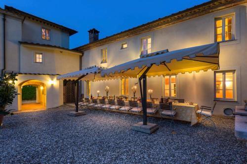Badia Cantignano Chateau Sleeps 24 With Pool And Air Con