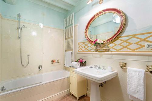 Badia Cantignano Chateau Sleeps 24 With Pool And Air Con