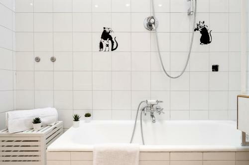 Apartamento Pratello Elegante E Raffinata Mansarda