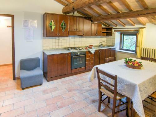 Scenic Holiday Home In Borgo Pace With Jacuzzi
