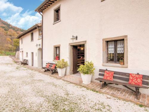 Scenic Holiday Home In Borgo Pace With Jacuzzi