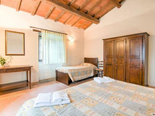 Scenic Holiday Home In Borgo Pace With Jacuzzi