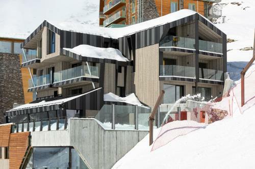 Bergman Mountain Hotel