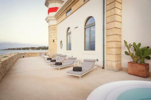 Brucoli Villa Sleeps 6 With Air Con