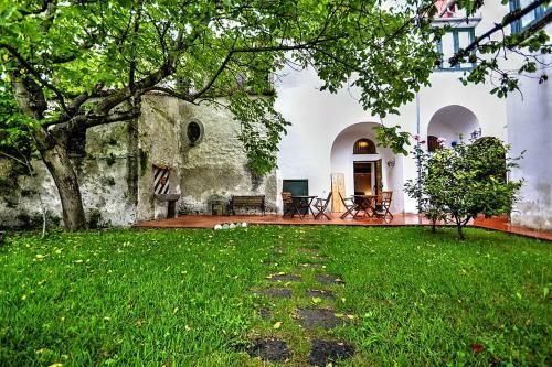 Calvanico Villa Sleeps 12 Air Con Wifi