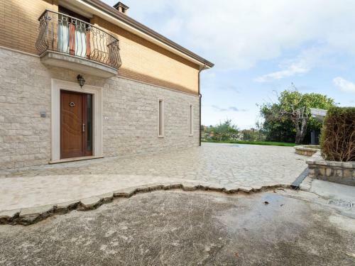 Homey Apartment In Campobasso With Courtyard