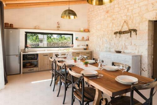 Helloapulia - Villa "i Trulli L'aia Di Cucumo"