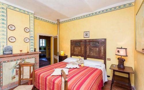 Castiglione Del Lago Villa Sleeps 12 Pool