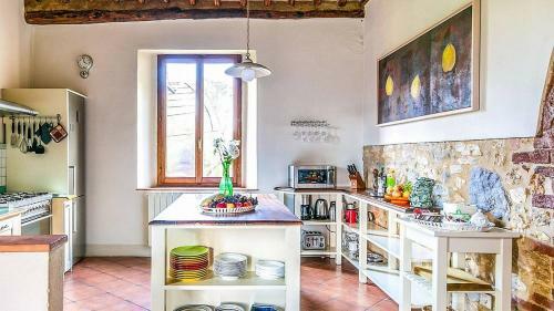 Razzaia Villa Sleeps 14 With Pool And Air Con
