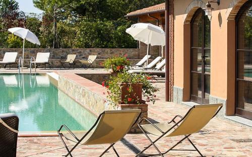 Coiano Villa Sleeps 22 With Pool And Air Con