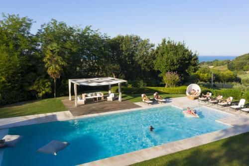 Civitanova Alta Villa Sleeps 20 With Pool And Air Con
