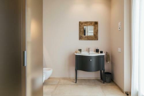 Civitanova Alta Villa Sleeps 20 With Pool And Air Con