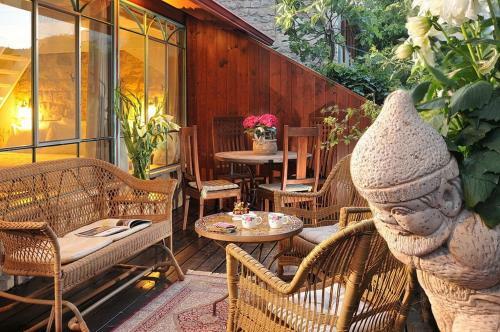 Hostal Pina Balev Inn