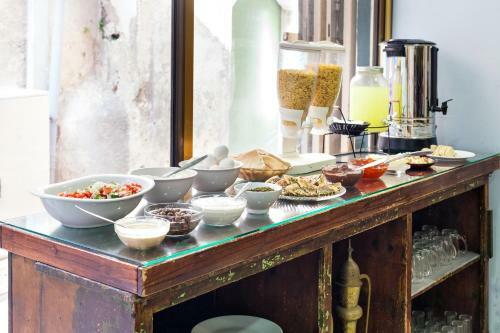 Hostal Fauzi Azar Inn