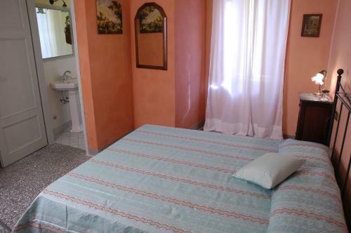 Gualdo Apartment Sleeps 2 With Pool And Wifi