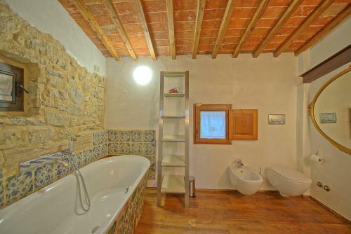 Le Catese Villa Sleeps 6 With Pool Air Con And Wifi