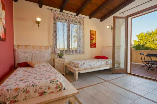 Marinella Villa Sleeps 8 Pool Air Con Wifi