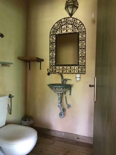 Hostal Gross Nofesh And Spa Guesthouse