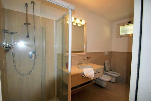Meina Villa Sleeps 4 Pool Wifi