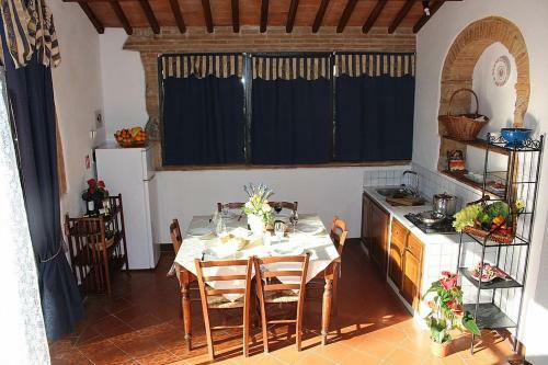 Colle Di Val D'elsa Villa Sleeps 8 Pool