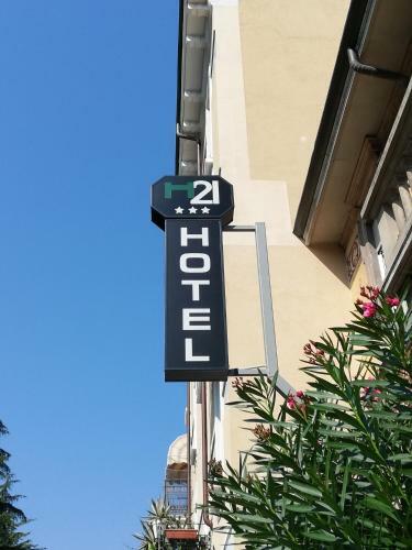 Hotel H21