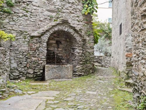 Heavenly Holiday Home In Carcente With Balcony