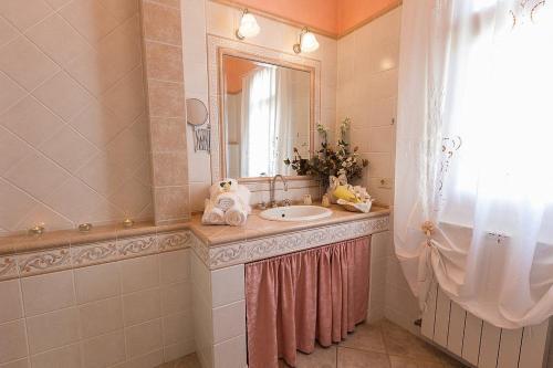 Montaione Villa Sleeps 9 Pool Air Con Wifi