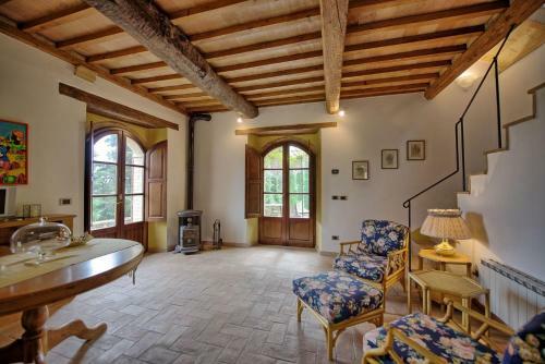 Montalcino Villa Sleeps 8 Pool Wifi
