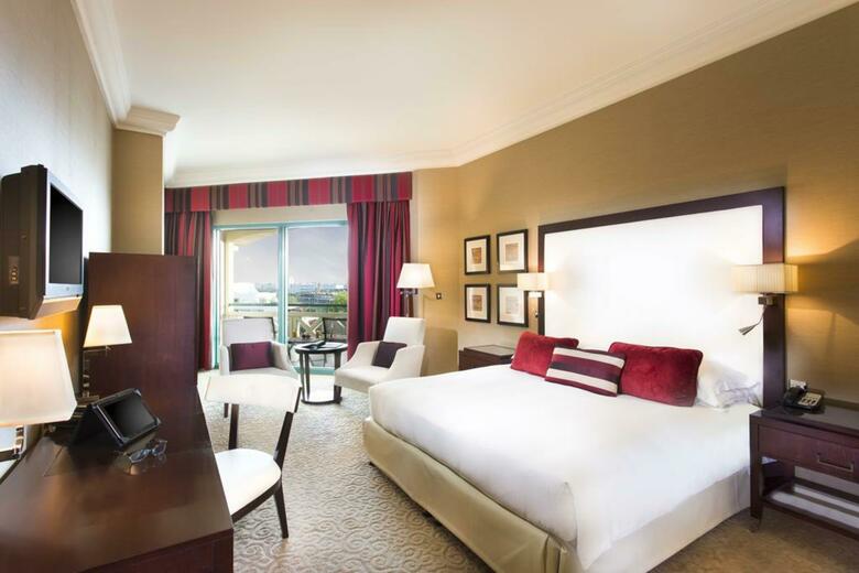 Hotel Al Bustan Rotana