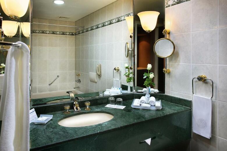 Hotel Al Bustan Rotana