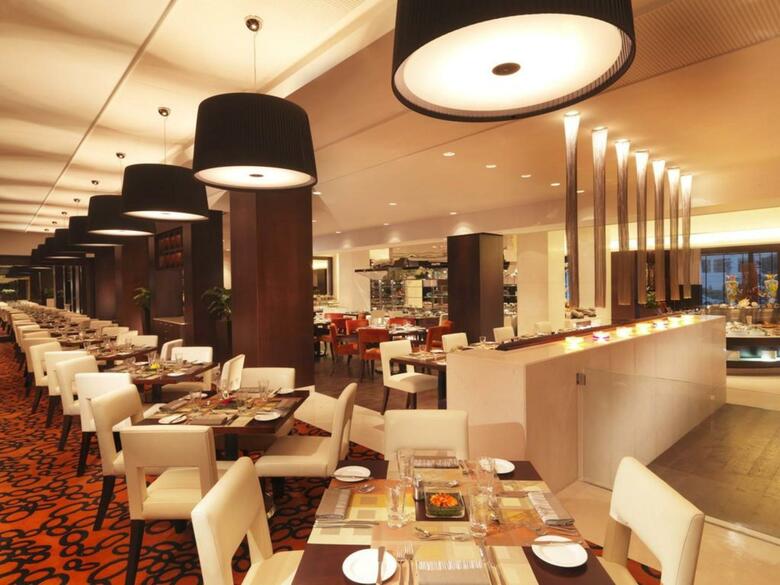 Hotel Al Bustan Rotana